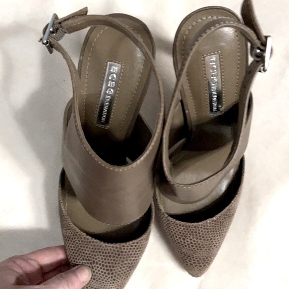 BCBG heels pointy closed toe snake embossed Leather Chase brown color size 8 - Picture 6 of 14